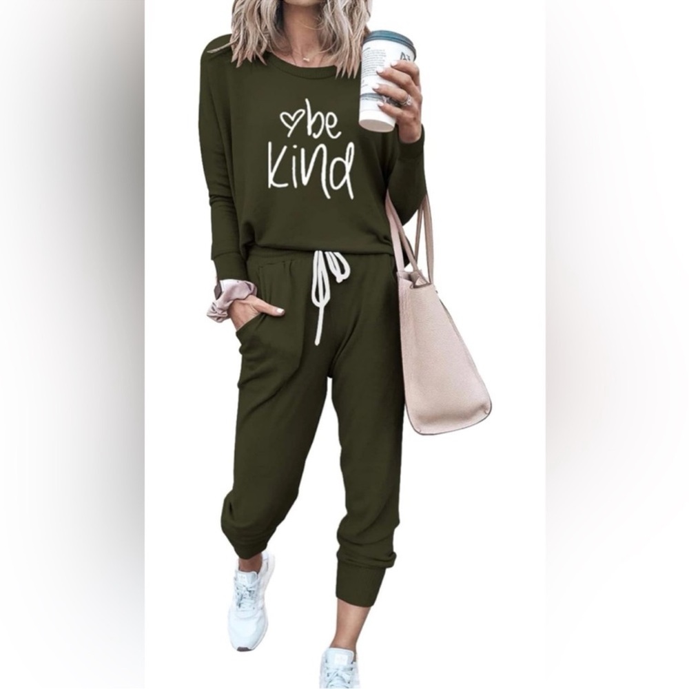Be Kind 2 piece sweatshirt jogger size medium